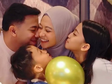Momen Ultah Poppy Bunga Dapat Kejutan dari Suami Pengacara Viral, Ada Rizky Febian
