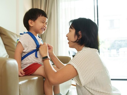 3 Kebiasaan Parenting 'Baik' yang Justru Bikin Anak Sulit Mandiri