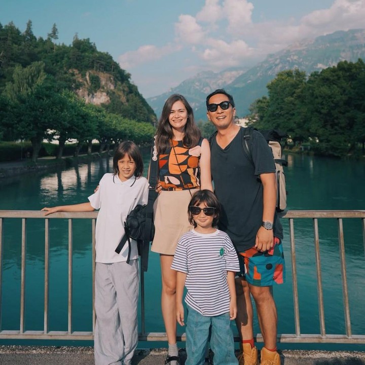 <p>Pasangan Sabai Dieter Morscheck dan Ringgo Agus Rahman kini sudah dikaruniai dua putra tampan. Kedua anak mereka memiliki&nbsp;nama yang unik, yakni Bjorka Dieter Morscheck dan Curtis Ziggy Mars Morscheck. (Foto: Instagram @sabaidieter)</p>