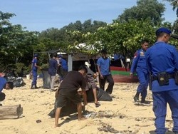 Sambut HUT Polairud, Polres Bangka Barat dan Warga Pesisir Bersihkan Pantai Sambut HUT Polairud, Polres Bangka Barat dan Warga Pesisir Bersihkan Pantai