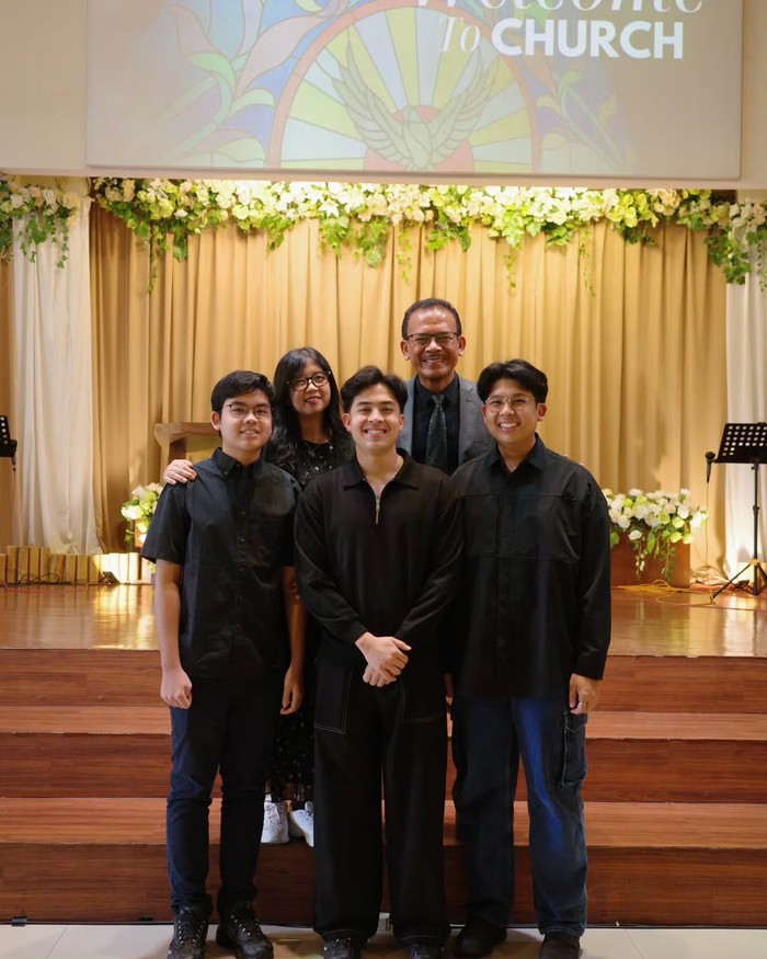 Ayah Jerome Polin meninggal dunia. Marojahan Sintong Dijabat yang dikenal publik sebagai ayah Jerome Polin adalah seorang pendeta.