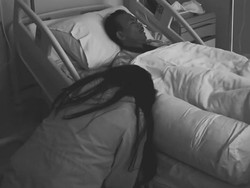 Kakak Jerome Polin Unggah Momen Terakhir Ayah Sebelum Wafat, Sempat Tertunduk Berdoa