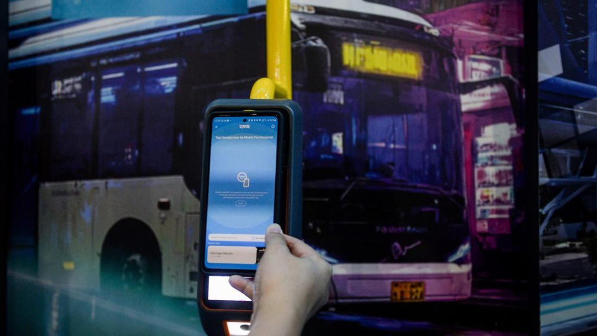 Cara Naik TransJakarta, KRL, MRT, dan LRT Pakai QRIS Tap