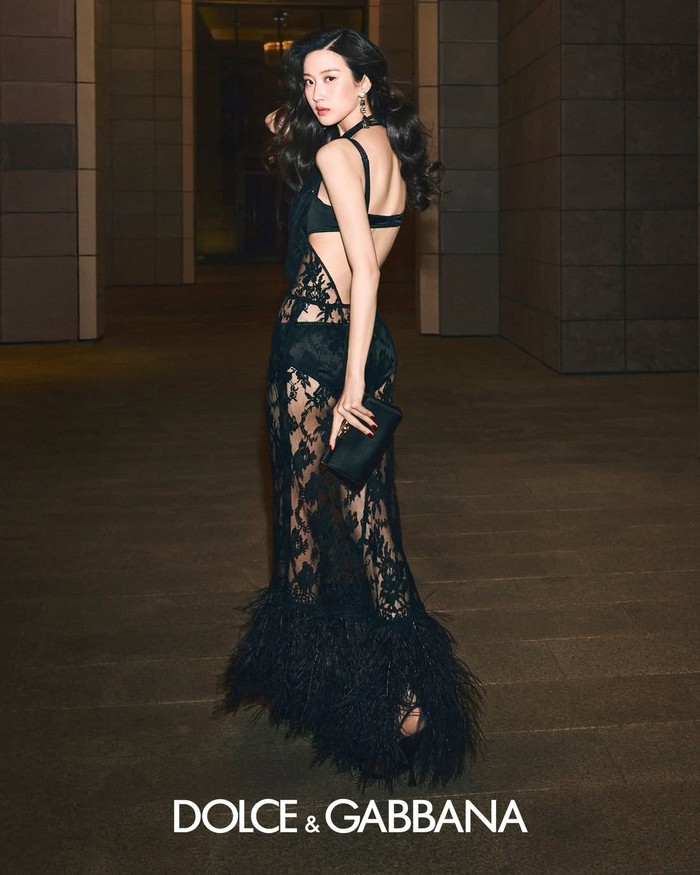 Berdasarkan unggahan resmi Dolce&Gabbana pada 26 - 28 Oktober 2025, Italian Tailoring Fall-Winter 2025 Women's Collection sendiri merupakan sebuah interpretasi ulang dari kode arsip yang lahir atau menjadi hidup./ Foto: instagram.com/dolcegabbana