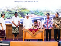 Akselerasi Infrastruktur, Adi Arnawa Teken Pinjaman Rp 2,8 T dengan PT SMI Akselerasi Infrastruktur, Adi Arnawa Teken Pinjaman Rp 2,8 T dengan PT SMI