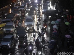 Masih Ada Genangan, Ini Titik-titik Macet di Jalan Arteri Jakarta