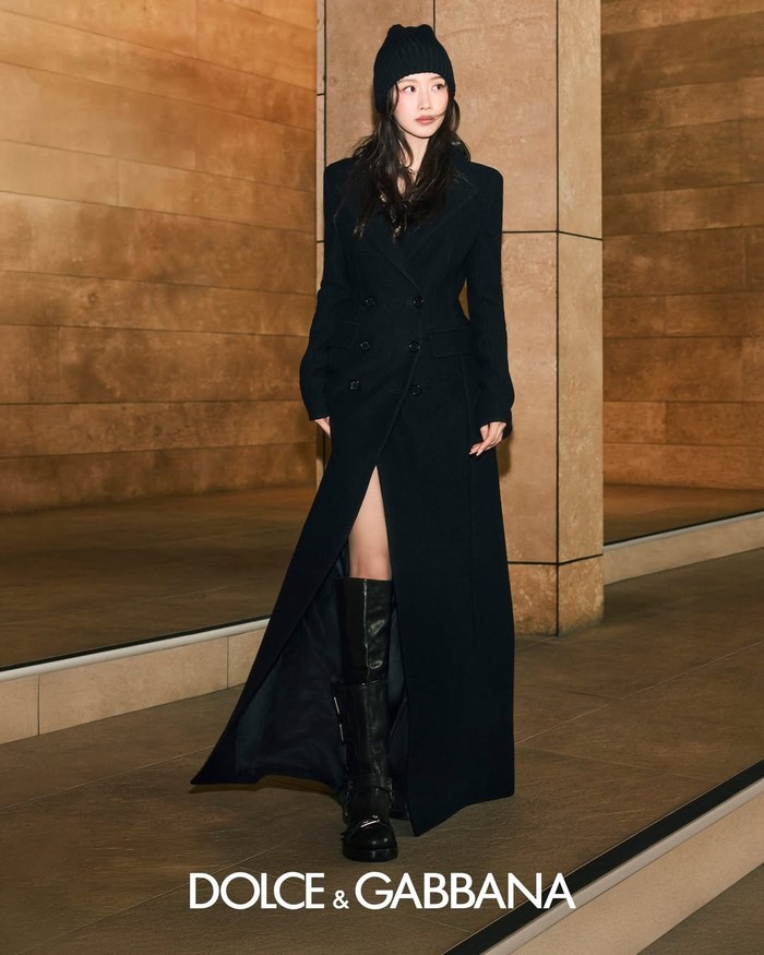 Hasil pemotretannya kemudian dirilis secara bertahap selama beberapa hari setelah klip singkat tersebut resmi dibagikan. Para penggemar maupun netizen pun berbondong-bondong memberikan dukungan kepada sang artis./ Foto: instagram.com/dolcegabbana