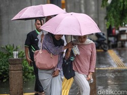 Dermatolog Spill Cara Menjaga Kesehatan Kulit di Musim Hujan Biar Nggak Panuan