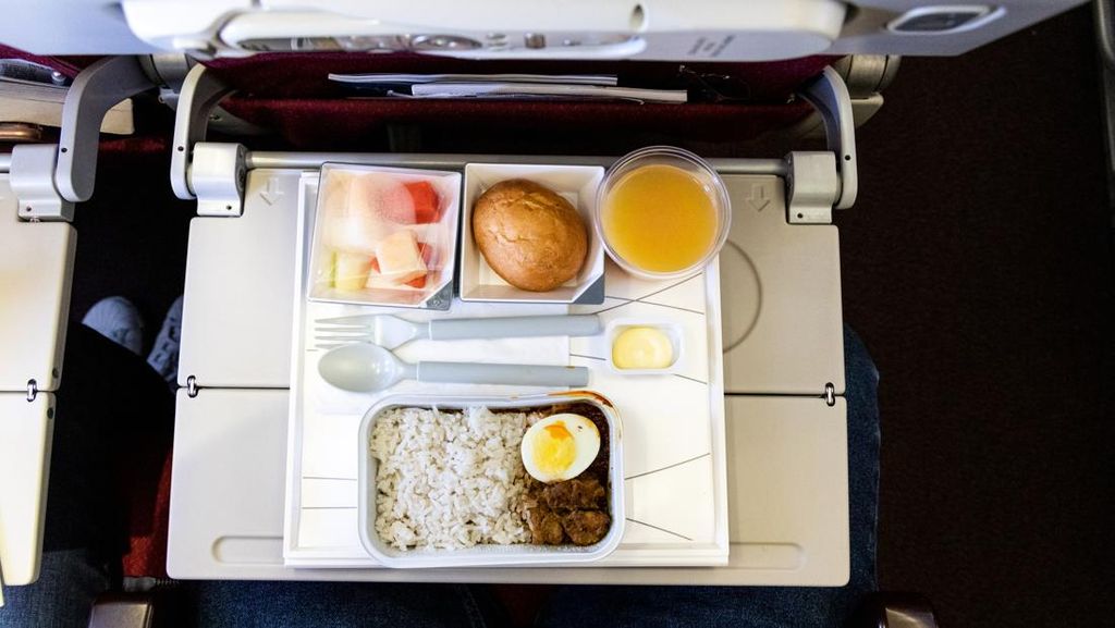 Ini Alasan Ilmiah di Balik Makanan Pesawat yang Enggak Enak