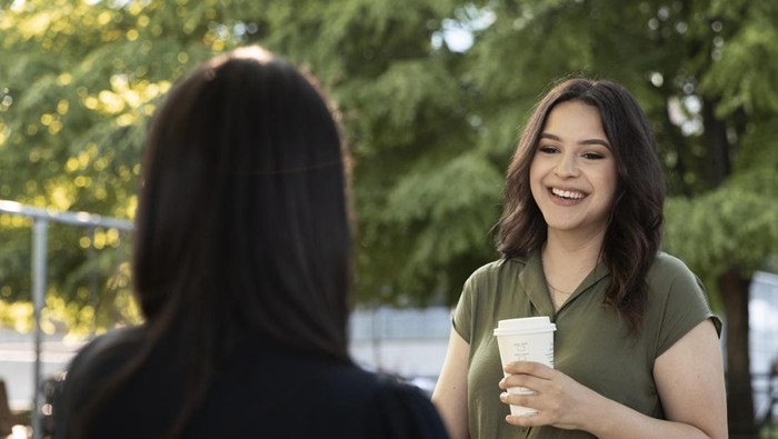 Sikap acuh seperti ini menandakan kurangnya empati dan bisa merusak hubungan sosial.