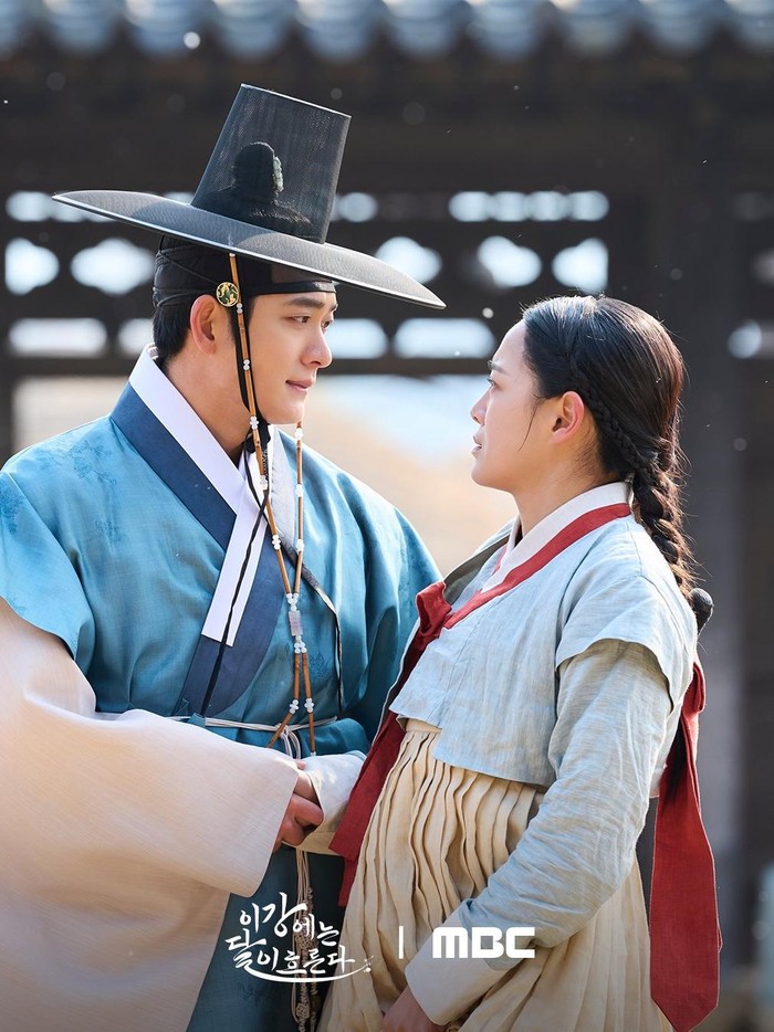 Beberapa fakta menarik dan alasan mengapa drakor Moon River harus ditonton adalah premisnya yang unik, daya tarik yang mengeksplorasi identitas, dan para aktor berbakat yang kolaborasinya sangat ditunggu oleh para penggemar.