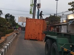 Truk Terguling Tutup Jalur Pantura Probolinggo-Surabaya Dievakuasi Truk Terguling Tutup Jalur Pantura Probolinggo-Surabaya Dievakuasi