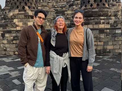 Momen Maxime Bouttier & Ibunda Luna Maya Jalan-Jalan di Borobudur, Intip Potretnya