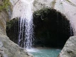 Air Terjun Noelaku NTT: Berbentuk Hati dan Spot Romantis Tersembunyi di TTS Air Terjun Noelaku NTT: Berbentuk Hati dan Spot Romantis Tersembunyi di TTS