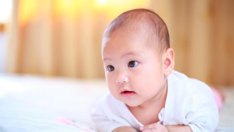 Perkembangan bayi dua bulan Perkembangan bayi dua bulan