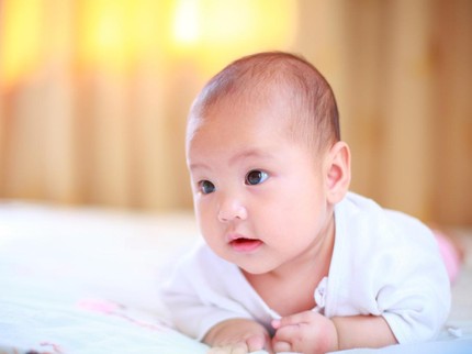 Perkembangan Bayi Usia 2 Bulan, Bunda Perlu Tahu