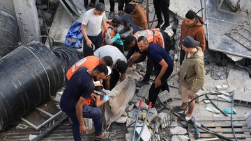 Izraelski zračni napadi na Gazo zahtevali več kot 20 življenj, Hamas opozarja na kršitve premirja