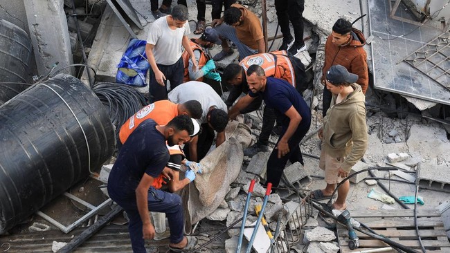 Serangan Israel di Jalur Gaza menewaskan 18 orang, termasuk anak-anak, Sabtu (22/11). Gencatan senjata antara Israel dan Hamas hanya di atas kertas.