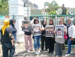 Alex Noerdin Disidang Kasus Pasar Cinde, Emak-emak Minta Prabowo Beri Amnesti Alex Noerdin Disidang Kasus Pasar Cinde, Emak-emak Minta Prabowo Beri Amnesti