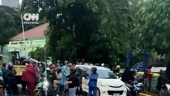 Kemang Jaksel Dilanda Banjir Imbas Hujan Deras, Jalan Dialihkan