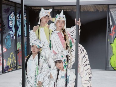 img-title Lirik Lagu House Party - VVUP