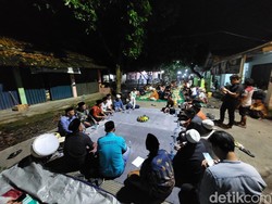 Jalan Desa Kepuh Cirebon Kini Mulus, Warga Gelar Syukuran Akbar Jalan Desa Kepuh Cirebon Kini Mulus, Warga Gelar Syukuran Akbar