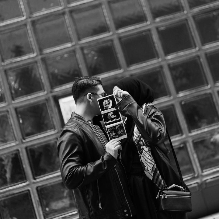 <p>Unggahan Zaskia Sungkar ini turut dibanjiri komentar ucapan selamat dan doa dari netizen serta rekan public figure Tanah Air. Mereka turut mendoakan kehamilan kakak Shireen Sungkar ini agar berjalan lancar sampai persalinan. "Sehat sehat bumil ku <em>MasyaAllah</em>," tulis<em> fashion stylist</em> Wanda Hara. "Sehat2 bumill sayang @zaskiasungkar15," ujar artis Ussy Sulistiawaty. "<em>Mashaallah&hellip; congratulations</em> kia @zaskiasungkar15 dan @irwansyah_15. Lancar2 semuanyaaa," ungkap aktris Soraya Larasati. (Foto: Instagram @zaskiasungkar15)</p>