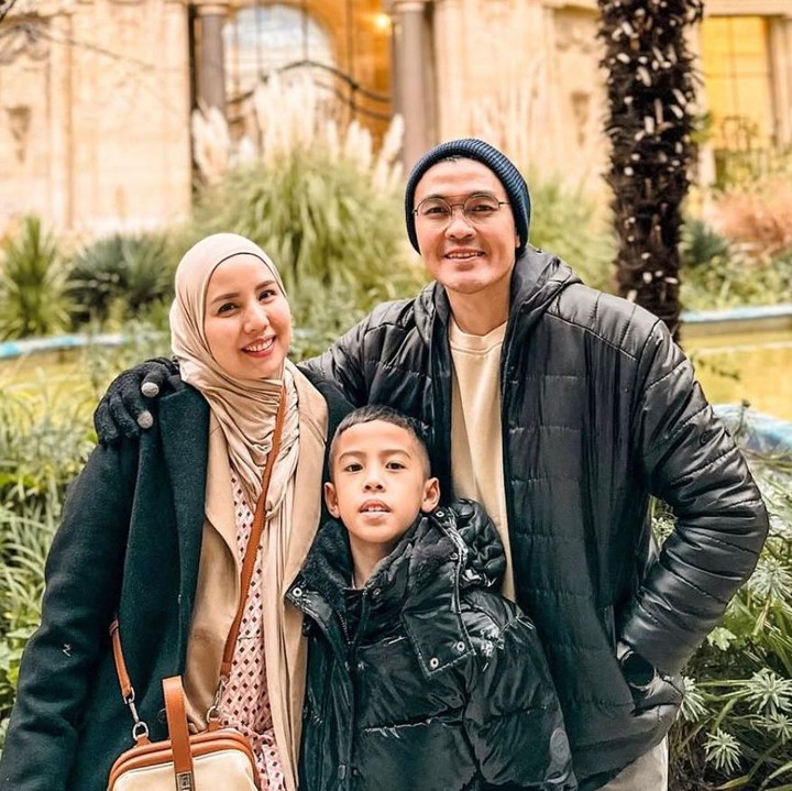 <p>Putra sulungnya, Muhammad Kanaka Ratinggang atau akrab disapa Kanaka, lahir pada 4 Agustus 2016 dan kini sudah berusia sembilan tahun, Bunda. Lewat Instagramnya, Tya kerap membagikan potret keseharian Kanaka yang selalu mencuri perhatian. (Foto: Instagram @tya_ariestya)</p>