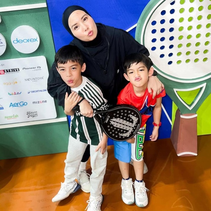 <p>Setelah menikah dengan Irfan Ratinggang pada tahun 2014, Tya Ariestya kini telah dikaruniai dua orang anak. Kedua putranya diberi nama Muhammad Kanaka Ratinggang dan Muhammad Kalundra Ratinggang. (Foto: Instagram @tya_ariestya)</p>