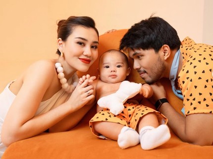 Terpopuler: Photoshoot Keluarga Aaliyah & Thariq bersama Baby Arash