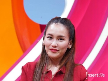 img-title Mau Berangkat Kerja Diminta Umi Kalsum Masak Burger, Ekspresi Ayu Ting Ting Disorot