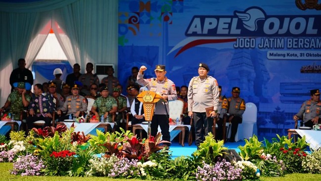 Kapolri Gandeng Ojol Jadi Mitra Strategis Jaga Kamtibmas di Jatim Kapolri memimpin apel ojol Kamtibmas di Malang, memperkuat kemitraan Polri dan pengemudi ojol dalam menjaga keamanan dan mendukung pertumbuhan ekonomi.