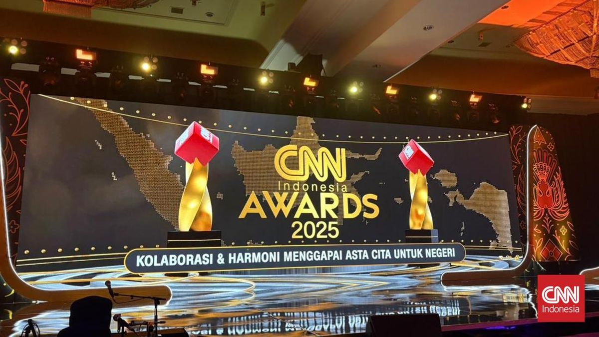 Dongkrak Ekonomi, Pemkot Surabaya Raih CNN Indonesia Awards