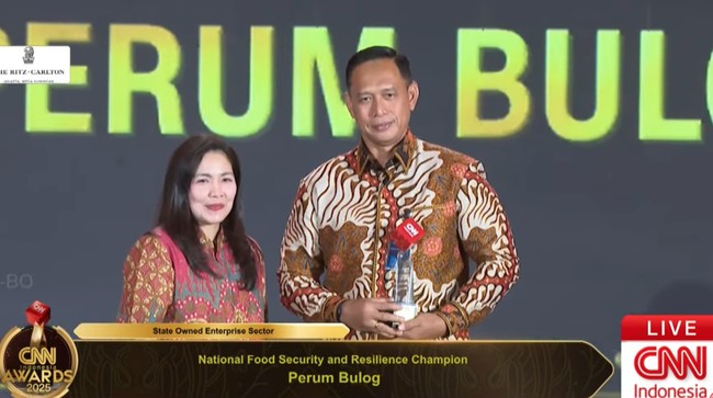 Perum Bulog Dianugerahi National Food Security and Resilience Champion Perum Bulog dianugerahi penghargaan National Food Security and Resilience Champion dalam ajang CNN Indonesia Awards.