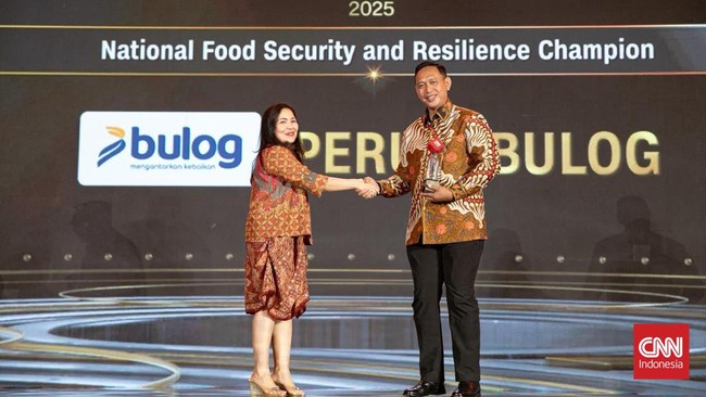 Perum Bulog Dianugerahi National Food Security and Resilience Champion Perum Bulog dianugerahi penghargaan National Food Security and Resilience Champion dalam ajang CNN Indonesia Awards.