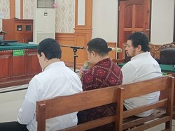 Dunia Hari Ini: 3 Warga Australia di Bali yang Dituduh Membunuh Mulai Disidang Dunia Hari Ini: 3 Warga Australia di Bali yang Dituduh Membunuh Mulai Disidang