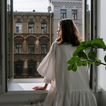 4 Zodiak Introvert yang Tidak Nyaman dengan Keramaian