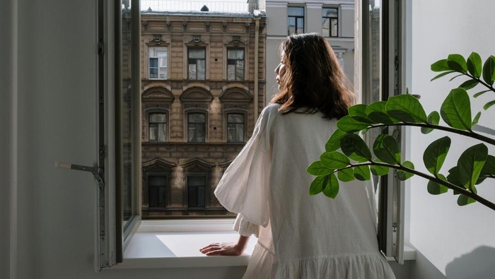 Orang yang punya sedikit teman punya kepribadian introvert. Mereka nyaman saat sendiri.