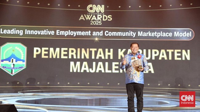 Pemkab Majalengka Raih Leading Innovative Employment & Community Pemerintah Kabupaten Majalengka raih penghargaan Leading Innovative Employment & Community Marketplace Model di CNN Indonesia Awards 2025.