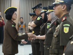 Kajati Bali Lantik Lima Kajari dan Empat Pejabat Baru Kajati Bali Lantik Lima Kajari dan Empat Pejabat Baru