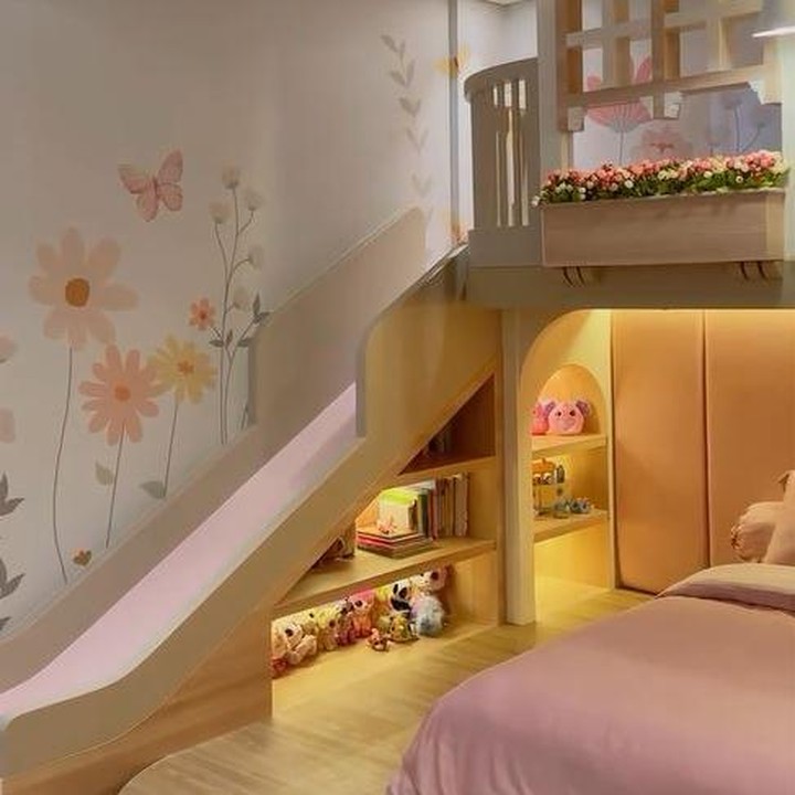 <p>Di kamar kedua anaknya, Franda membangun <em>bunkbed</em> dengan <em>play space</em> atau area bermain di atasnya. Di samping tempat tidur, Franda membangun perosotan di mana Vechia dan Faleia bisa bebas menggunakannya saat berada di dalam kamar. (Foto: Instagram @frandaaa87</p>