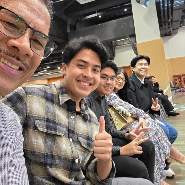 Kedekatan Jerome Polin dengan Mendiang Ayah Kedekatan Jerome Polin dengan Mendiang Ayah