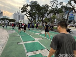 Karpet Lari Atletik di Lapangan Merdeka Rusak, Banyak Warga Sering Kesandung Karpet Lari Atletik di Lapangan Merdeka Rusak, Banyak Warga Sering Kesandung