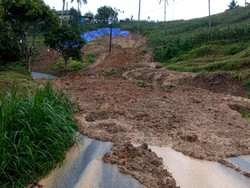 Diterjang Longsor, Akses Tulungagung-Trenggalek via Pagerwojo Putus Diterjang Longsor, Akses Tulungagung-Trenggalek via Pagerwojo Putus