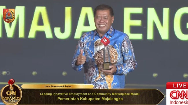 Pemkab Majalengka Raih Leading Innovative Employment & Community Pemerintah Kabupaten Majalengka raih penghargaan Leading Innovative Employment & Community Marketplace Model di CNN Indonesia Awards 2025.