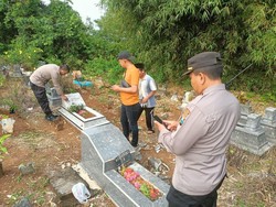 Geger Puluhan Makam di Malang Dirusak Orang Tak Dikenal Geger Puluhan Makam di Malang Dirusak Orang Tak Dikenal