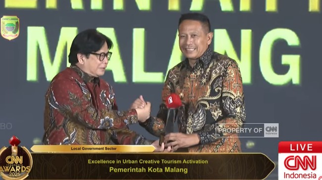 Wali Kota Malang Apresiasi CNN Indonesia Soroti Program 1.000 Event Program 1000 event adalah inisiatif kolaboratif antara Pemkot Malang, komunitas, pelaku seni hingga UMKM untuk menciptakan ribuan kegiatan sepanjang tahun.