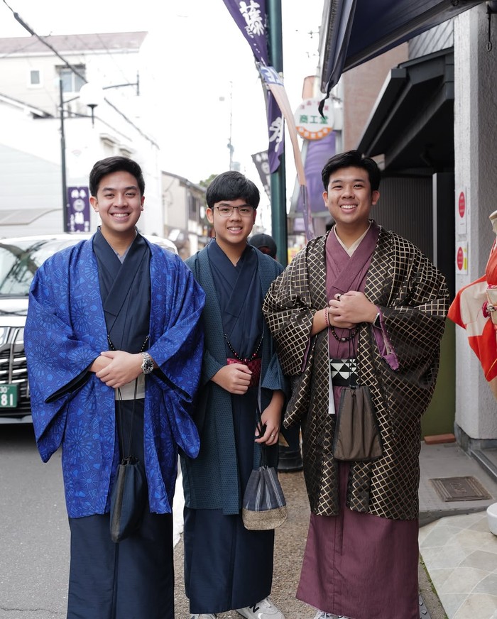 Sederet potret kenangan Marojahan Sintong Sijabat, ayah Jerome Polin dengan istri dan ketiga putranya.