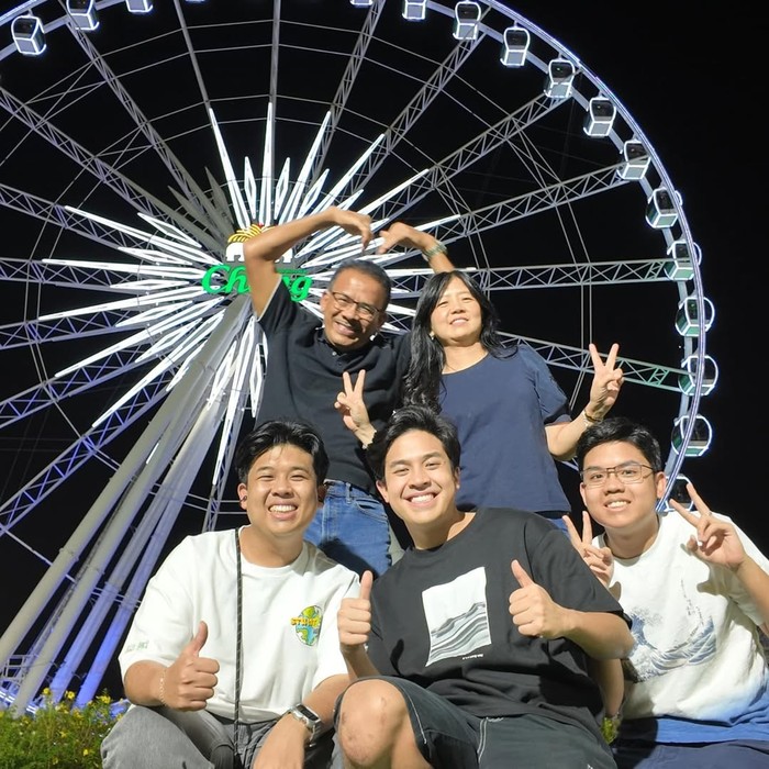 Sederet potret kenangan Marojahan Sintong Sijabat, ayah Jerome Polin dengan istri dan ketiga putranya.