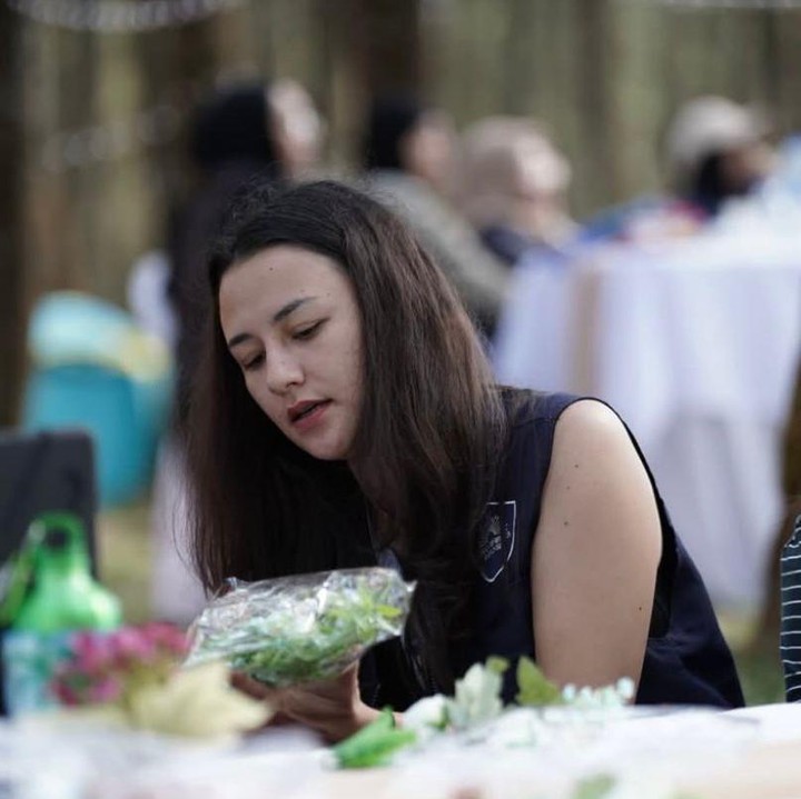 <p>Perempuan 28 tahun ini memang memiliki penampilan yang menarik sejak membintangi sinetron <em>Ganteng-Ganteng Serigala</em> pada tahun 2014 lalu. Belum lama ini, ia mengikuti kegiatan kemanusiaan dengan menanam dan berkemah sebagai bentuk <em>self love</em>, Bunda. &ldquo;Sampai bertemu lagi di kegiatan kemanusiaan lainnya,&rdquo; tulis Dahlia lewat Instagramnya. (Foto: Instagram @dahliachr)</p>